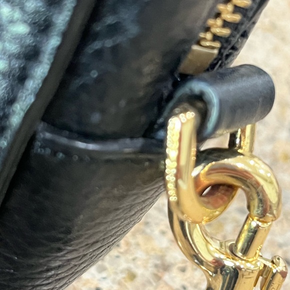 🔥🔥MARC JACOBS THE LEATHER MINI BOX CROSSBODY BAG. (GUC) Paid $295🔥🔥 - Picture 11 of 17